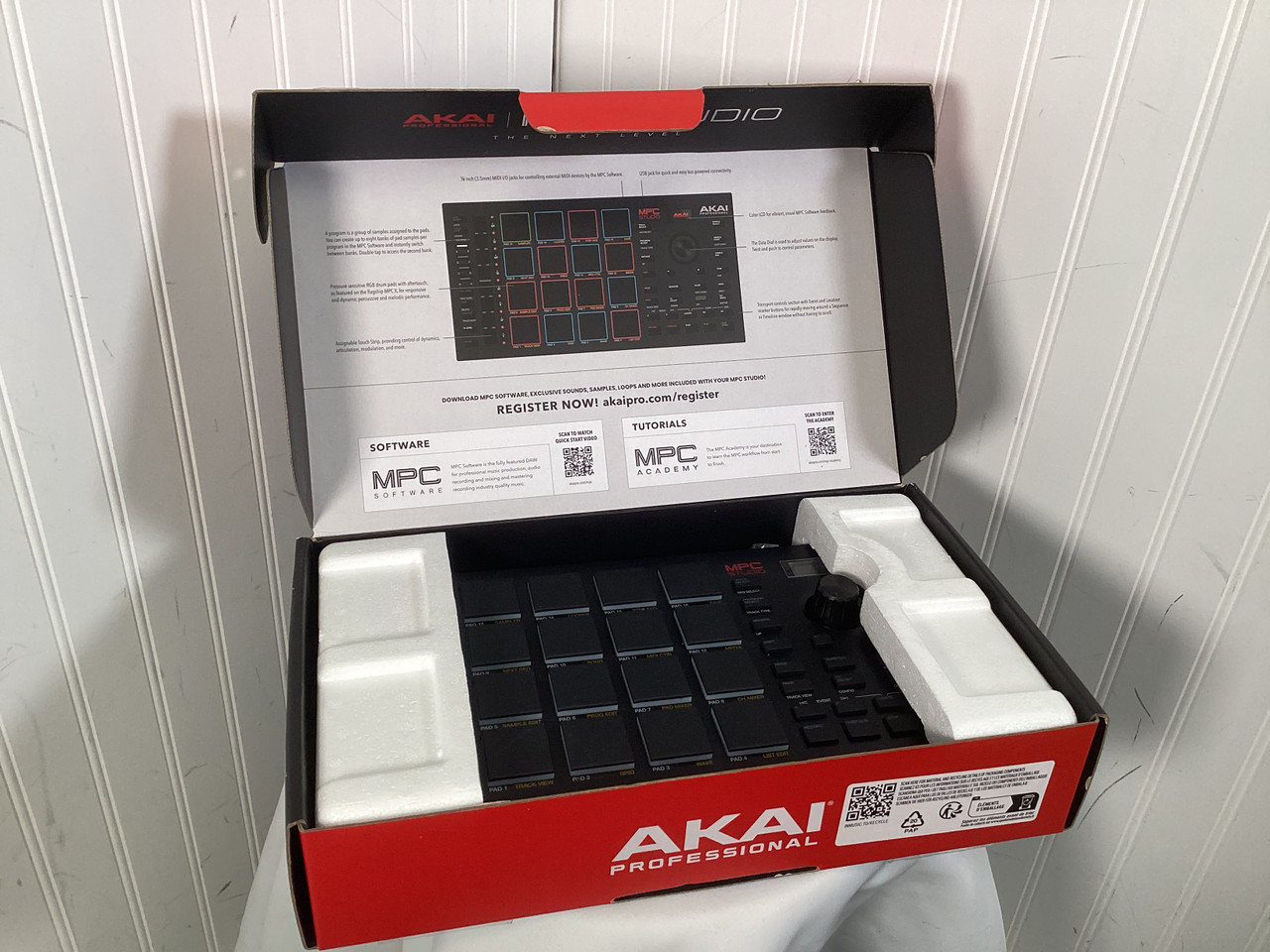 Used Akai MPC STUDIO Pad Drum Machine