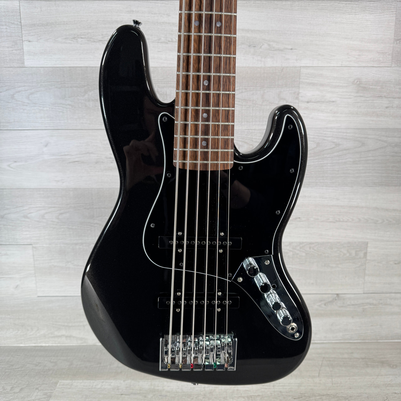 Used Squier Affinity Series Jazz Bass VI - Black - 6-string