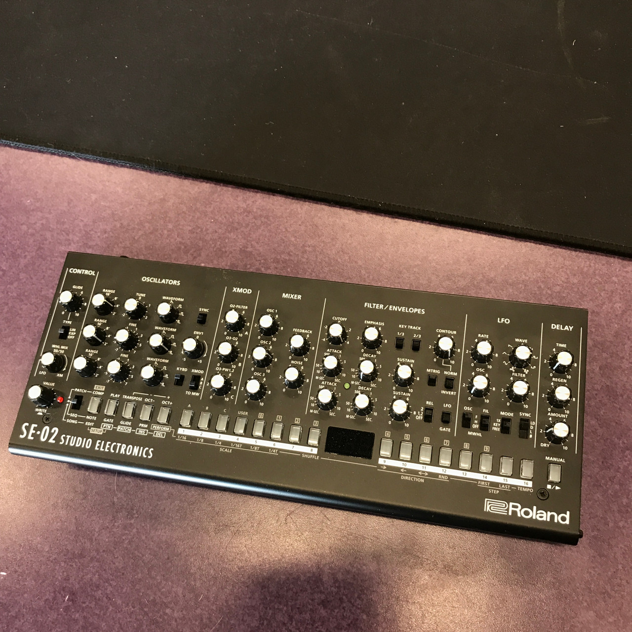 Used Roland SE-02 Compact Synthesizer Compact