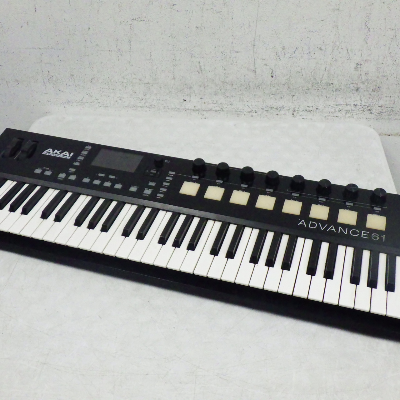 Used Akai ADVANCE 61 61-Key Controller 61-Key