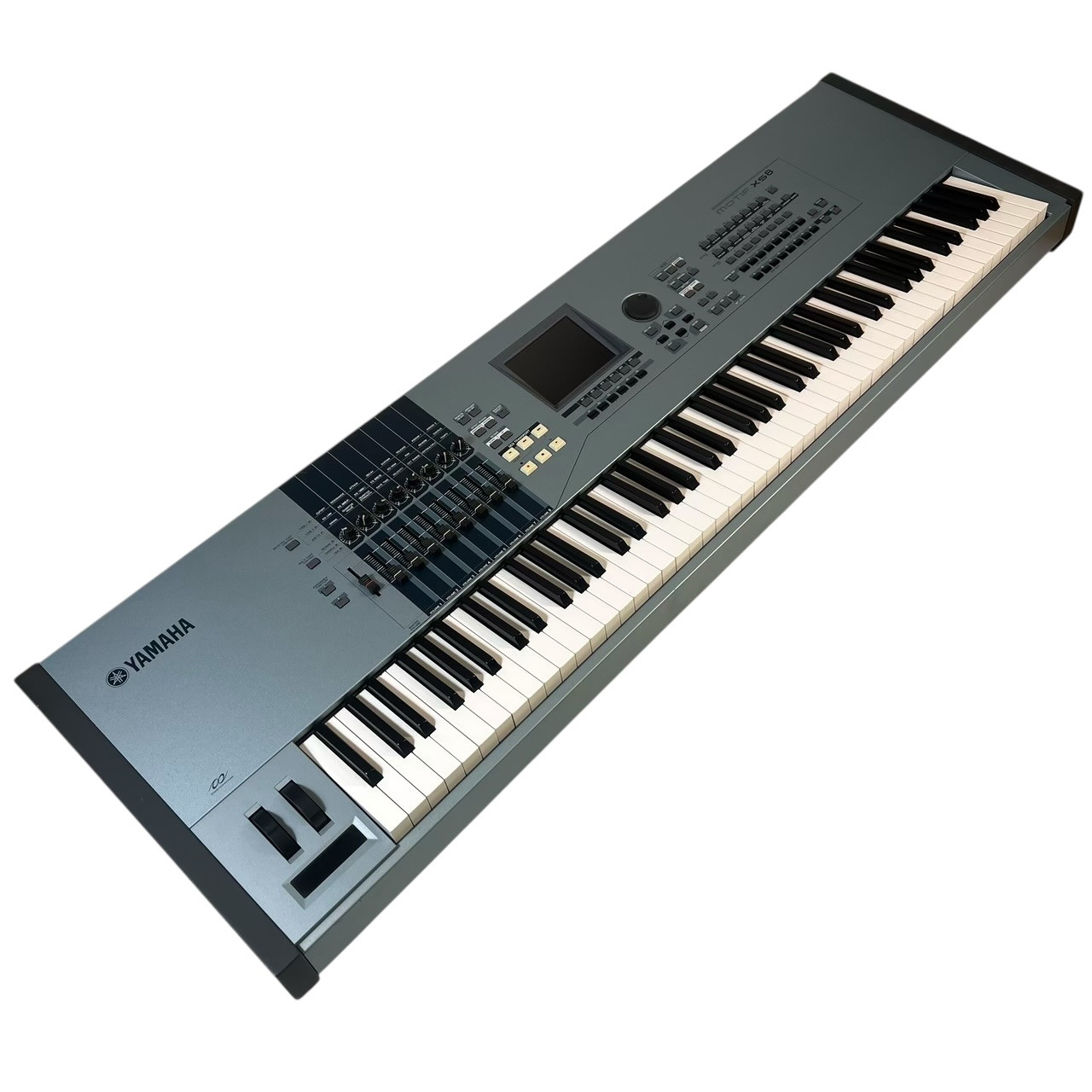 Used Yamaha MOTIF XS8 88-Key Synthesizer 88-key