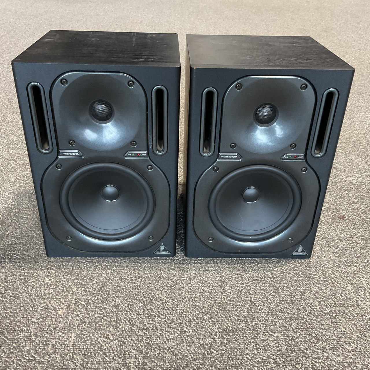 BEHRINGER TRUTH B2030A モニタースピーカー ペア B2030A TRUTH - 製品一覧 - ベリンガー公式ホームページ