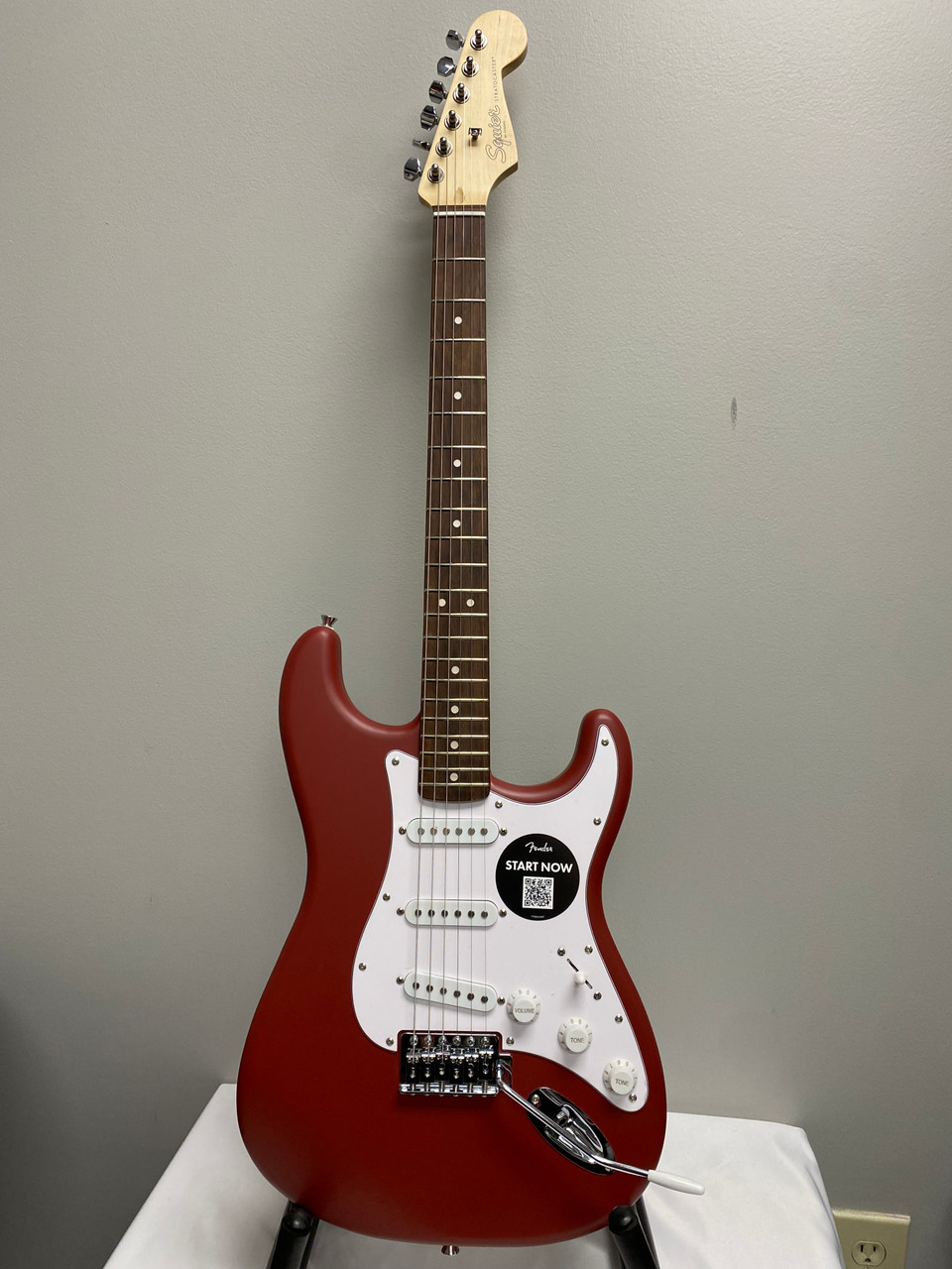 Used Squier DEBUT SERIES STRATOCASTER S Type Electric Guitar Red 6