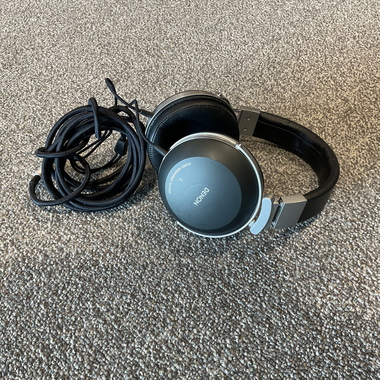 Used DENON AH-D2000 HEADPHONES