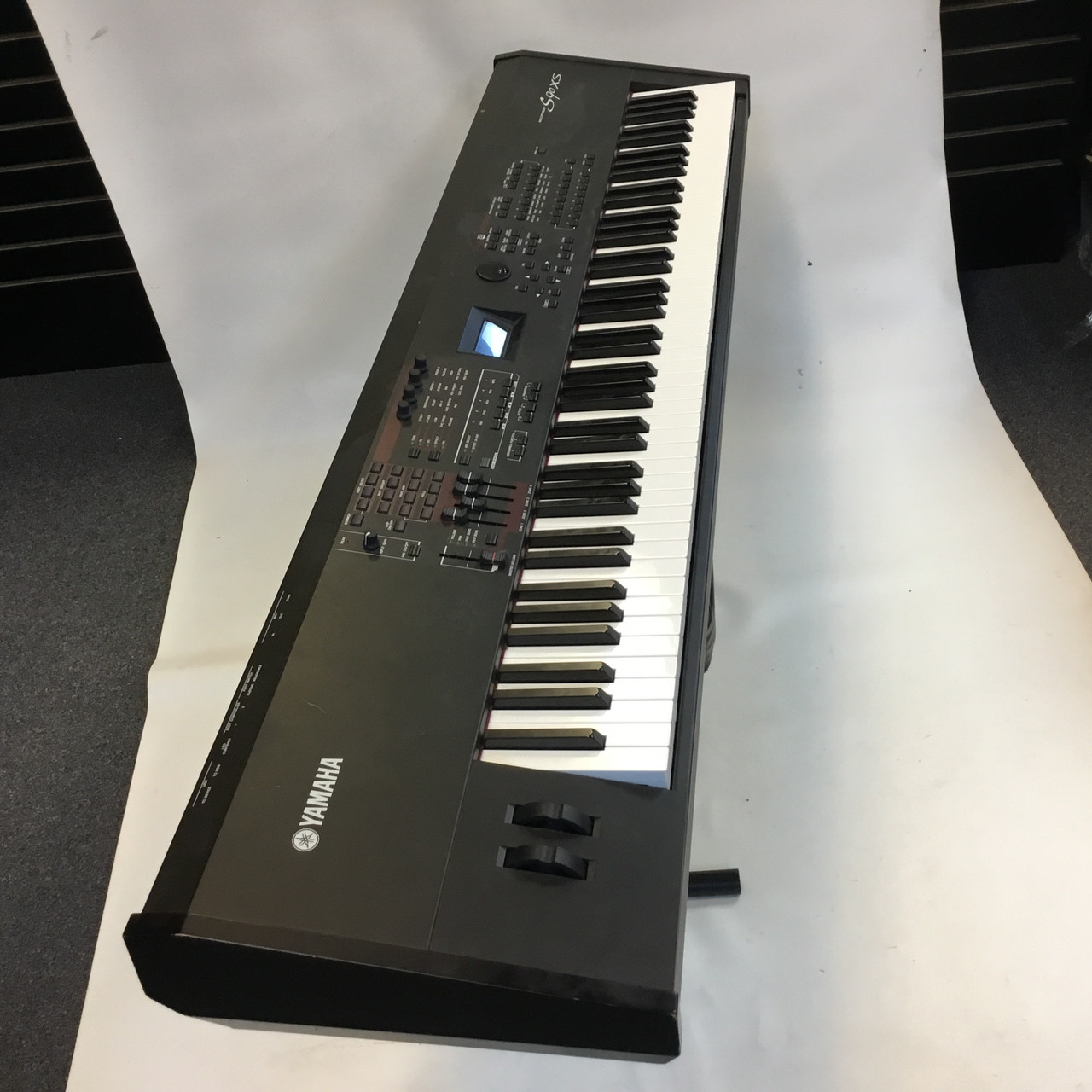 Used Yamaha S90XS 88-Key Synthesizer 88-key