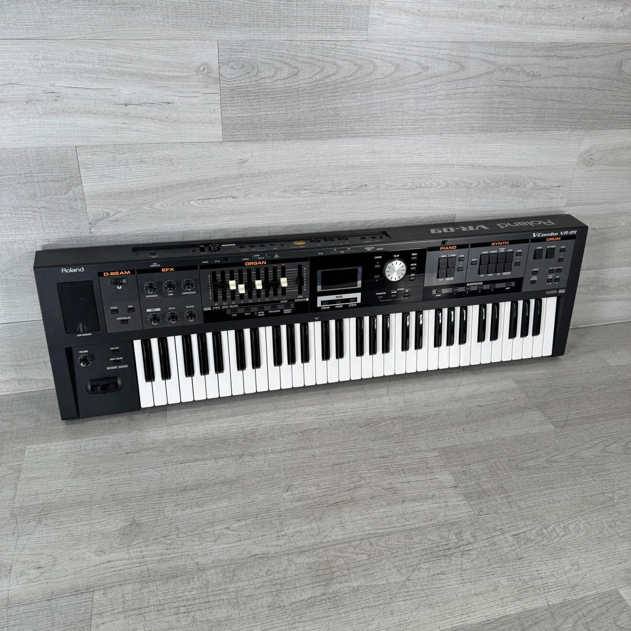 Used Roland V-Combo VR-09 Stage Performance Keyboard - 61-key