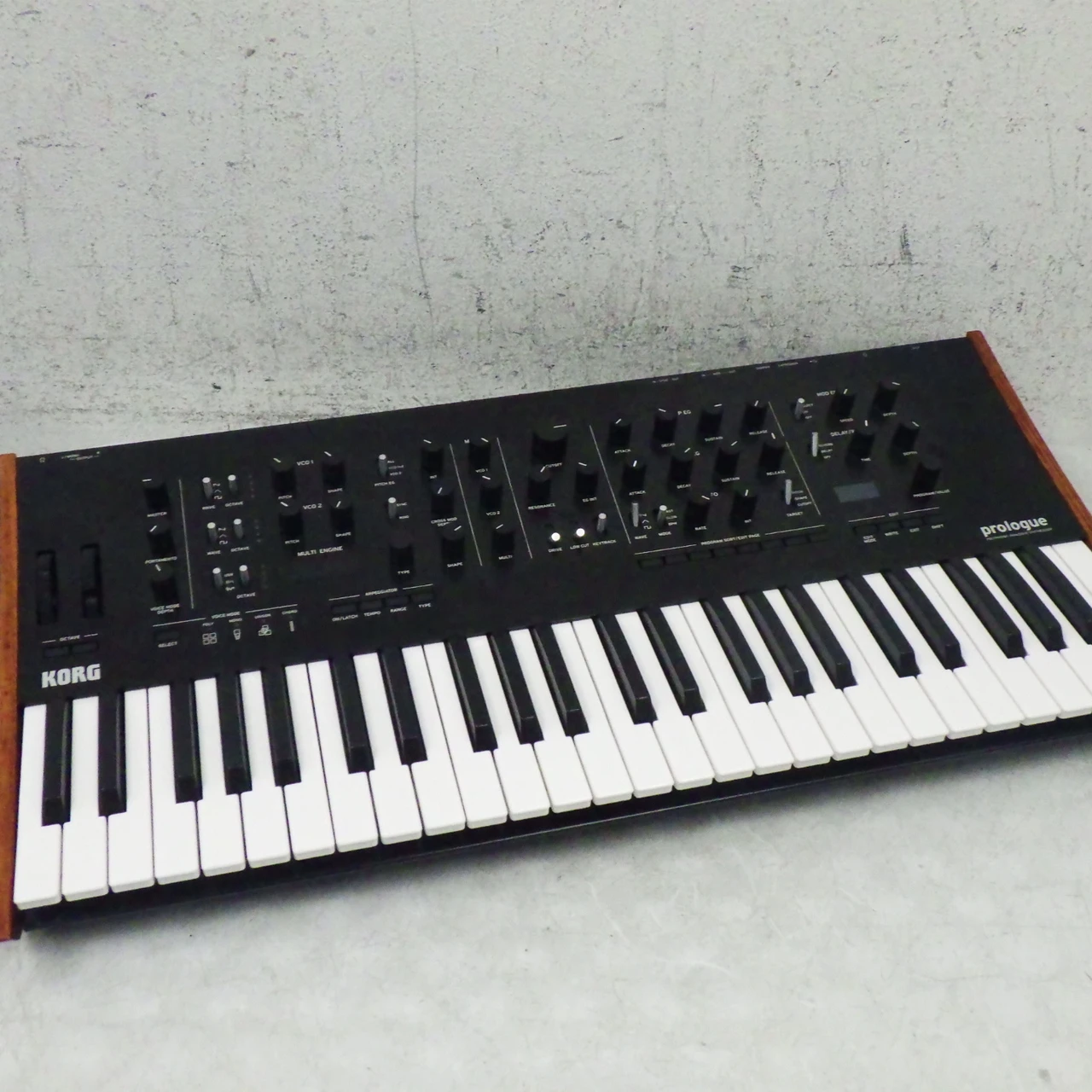 Used Korg PROLOGUE 8 VOICE SYNTH 49-Key Synthesizer 49-Key