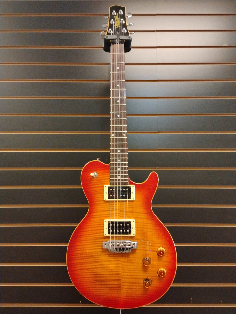 Used Line 6 JAMES TYLER VARIAX Electric Guitar Cherry Sunburst 6