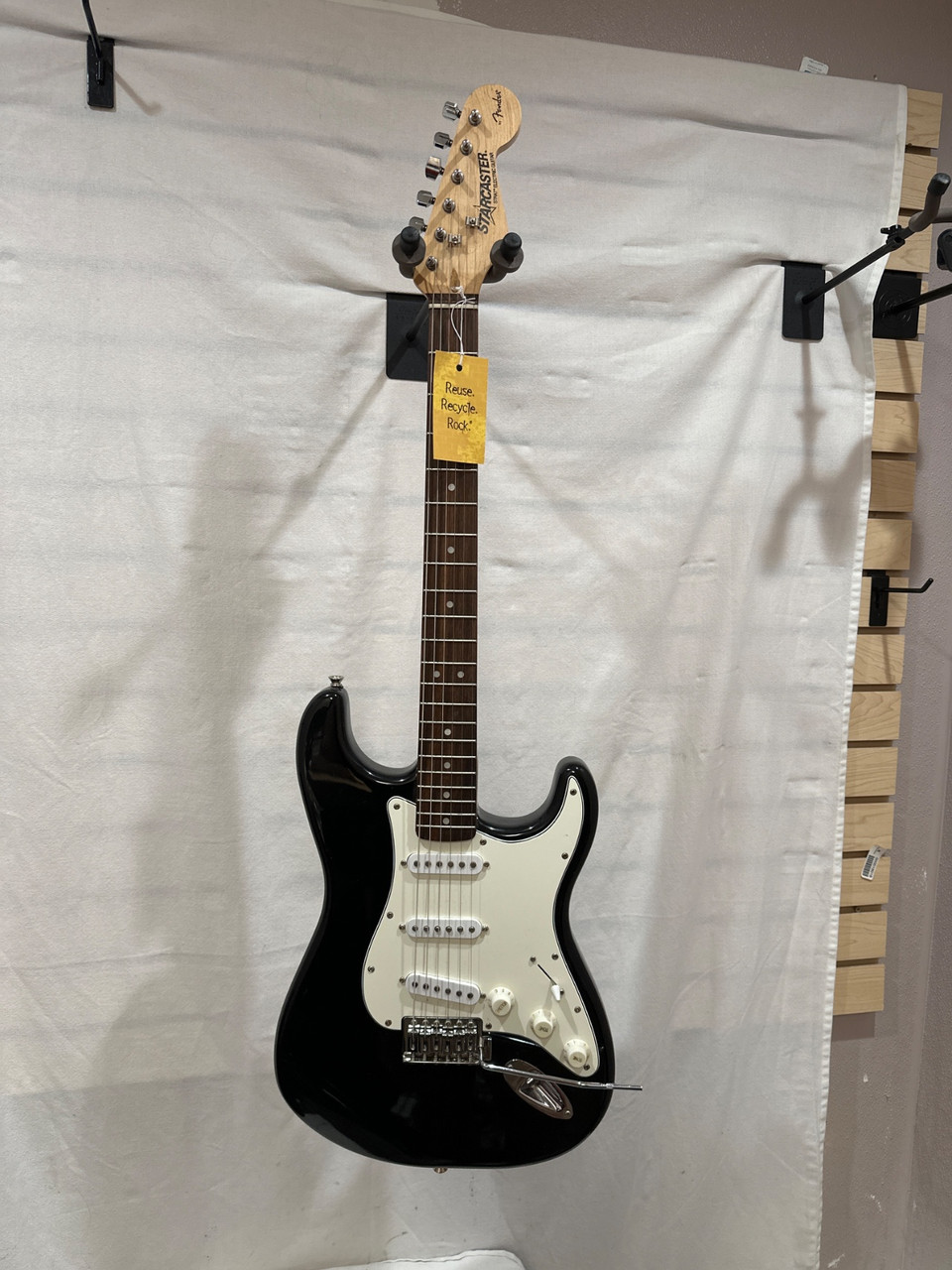 Used Fender STARCASTER S Type Electric Guitar Black 6-String Used Fender STARCASTER S Type Electric Guitar Black 6-String