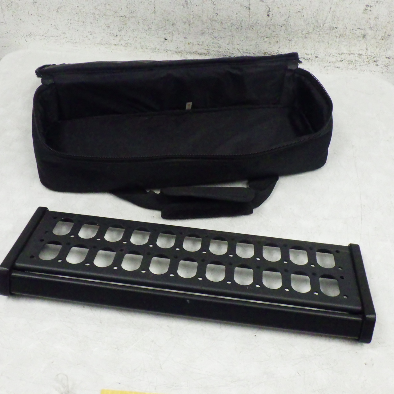 Used Live Wire PEDALBOARD WITH CASE Pedal Board