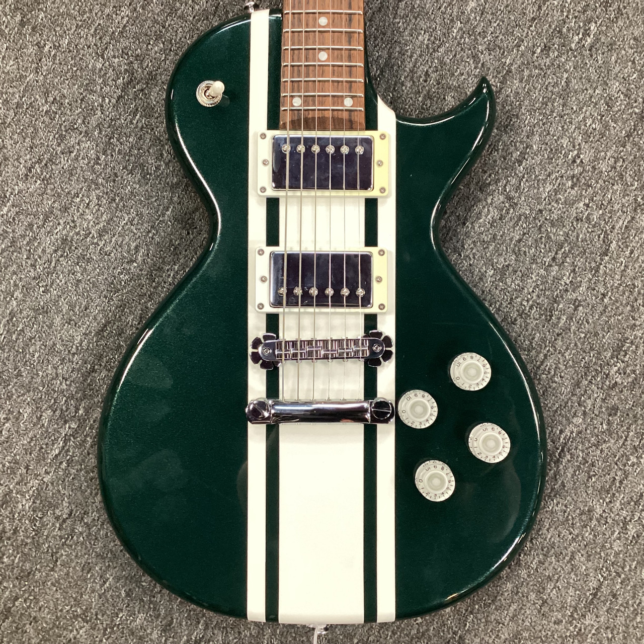 Used Zemaitis Z24 RS LP Type Electric Guitar Green 6-String Used Zemaitis Z24 RS LP Type Electric Guitar Green 6-String