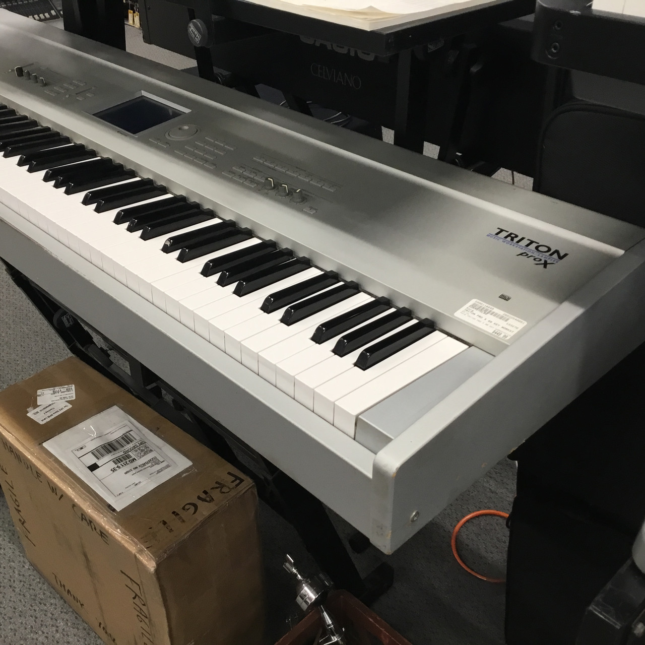 C】KORG TRITON シンセサイザー シンセサイザー コルグ ケース付属