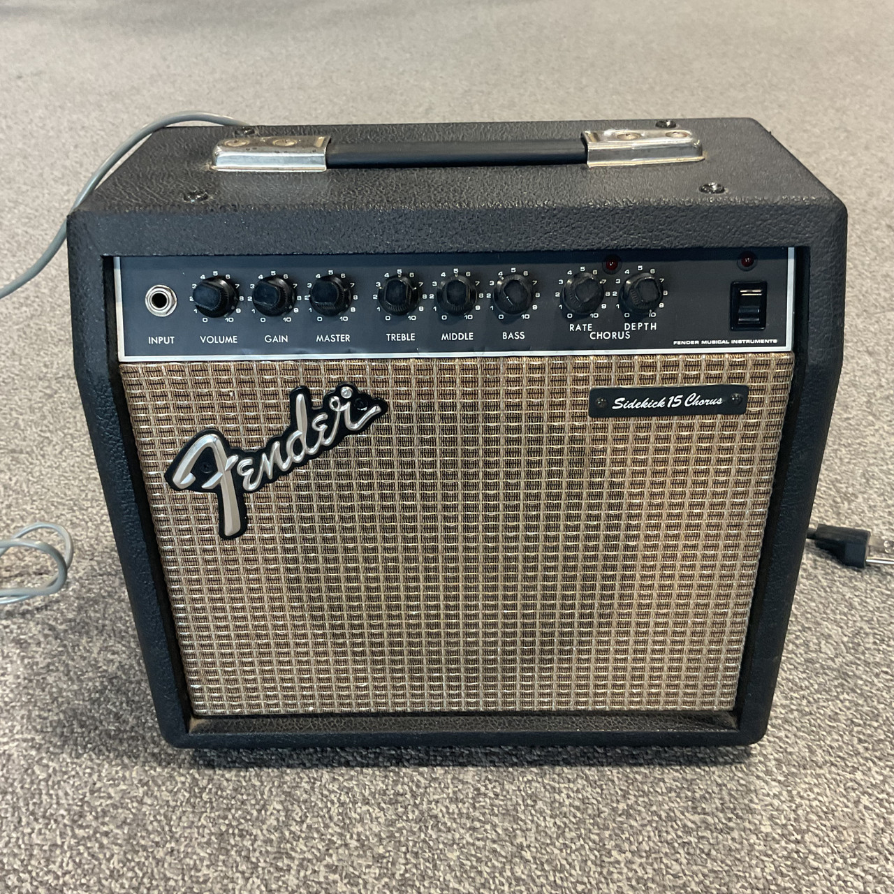 Used FENDER SIDEKICK 15 CHORUS Solid State Guitar Amplifier
