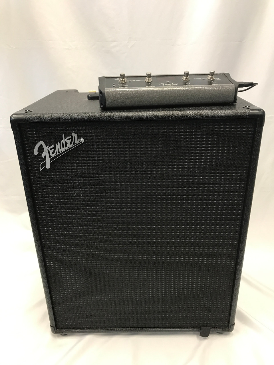 Used Fender RUMBLE 800 1 x 15 Bass Combo Amplifier 1 x 15