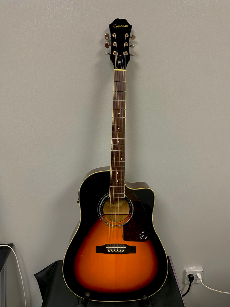 Used Epiphone AJ-220SCE Solid Top Acoustic Guitar Sunburst