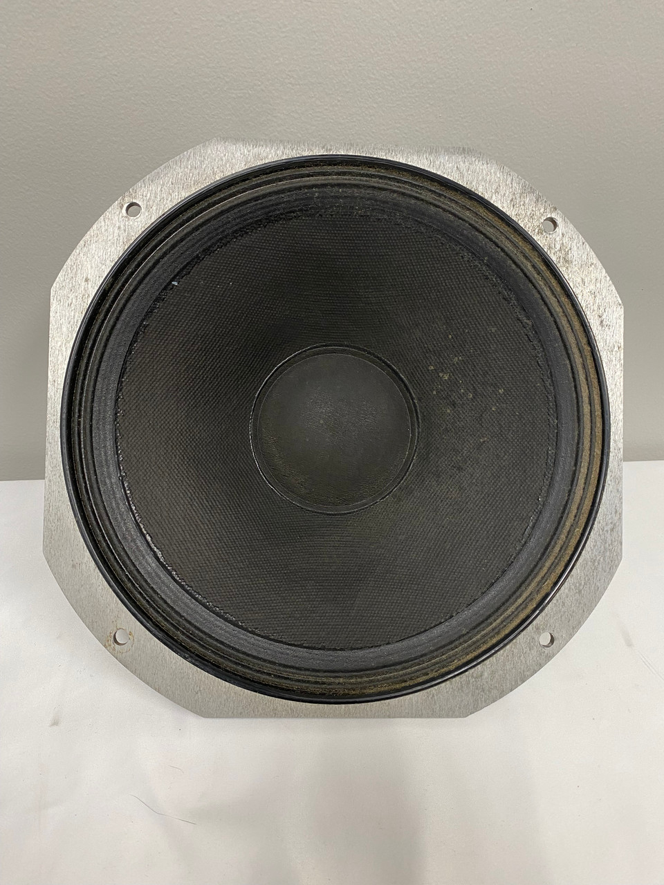 Used Peavey 12-INCH SCORPION 12825 1 x 12 Guitar Speaker Cabinet 1