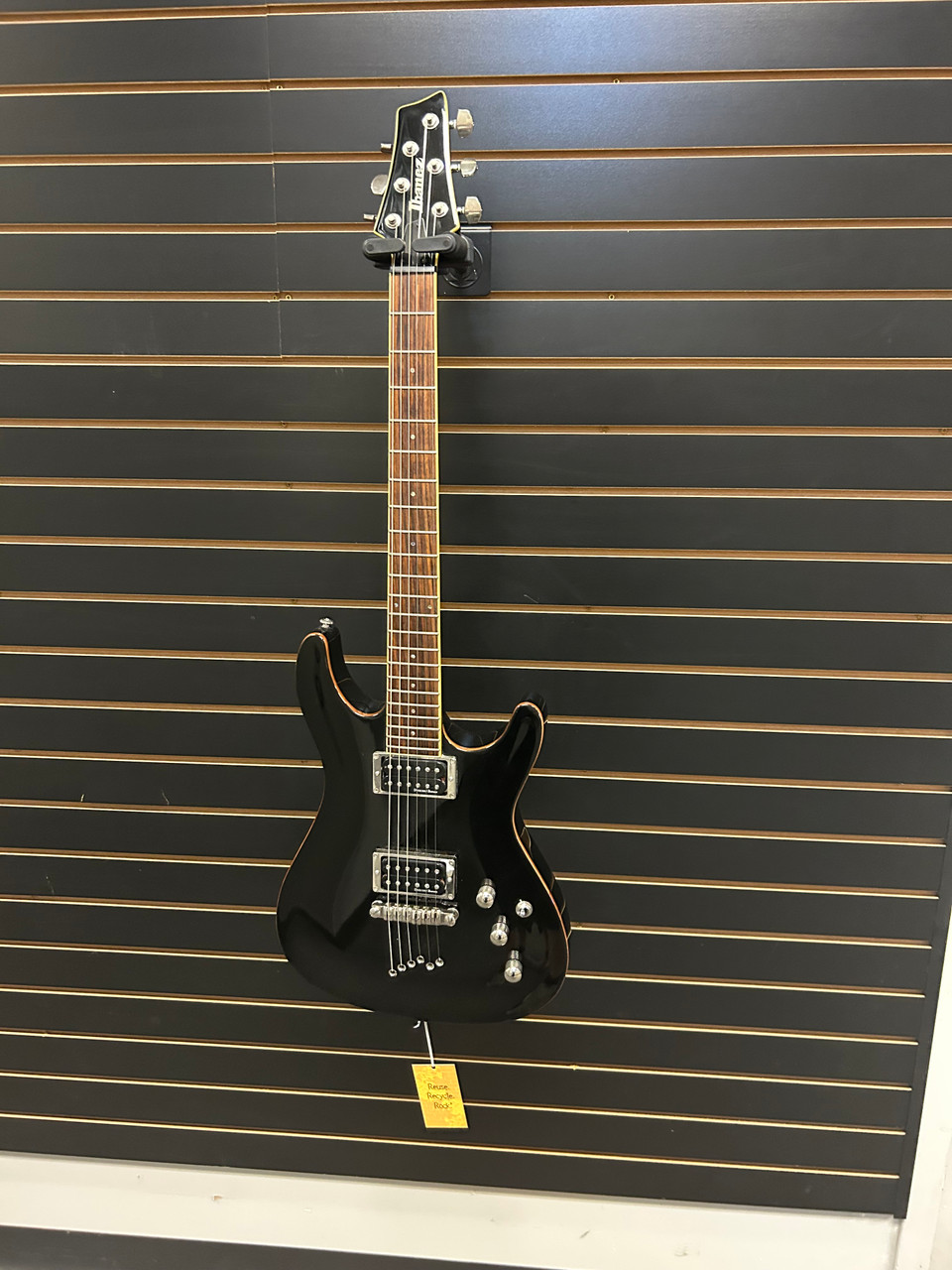 Used Ibanez SZ320 Electric Guitar Black 6-String