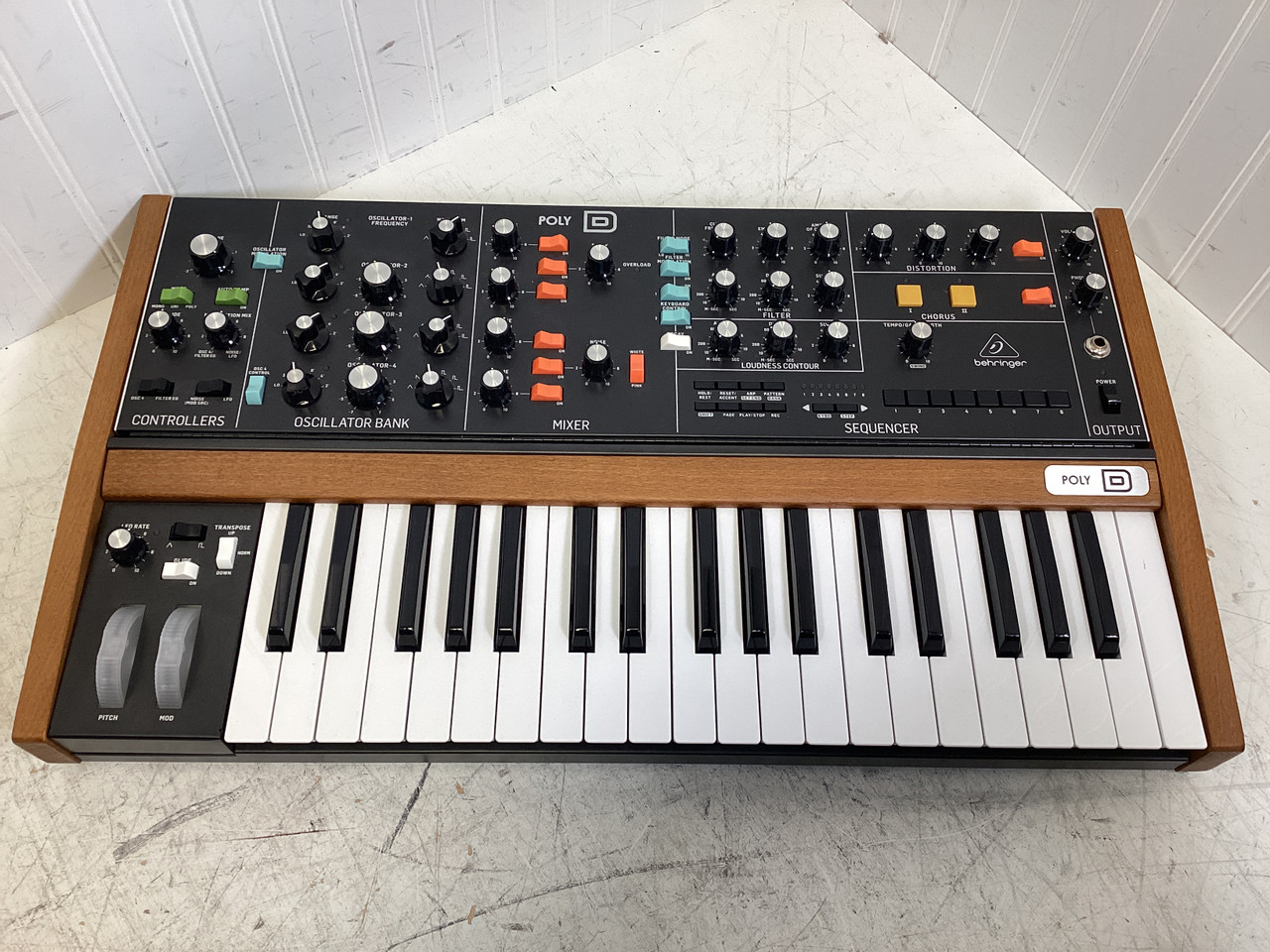 Used Behringer POLY D 49-Key Synthesizer 49-Key