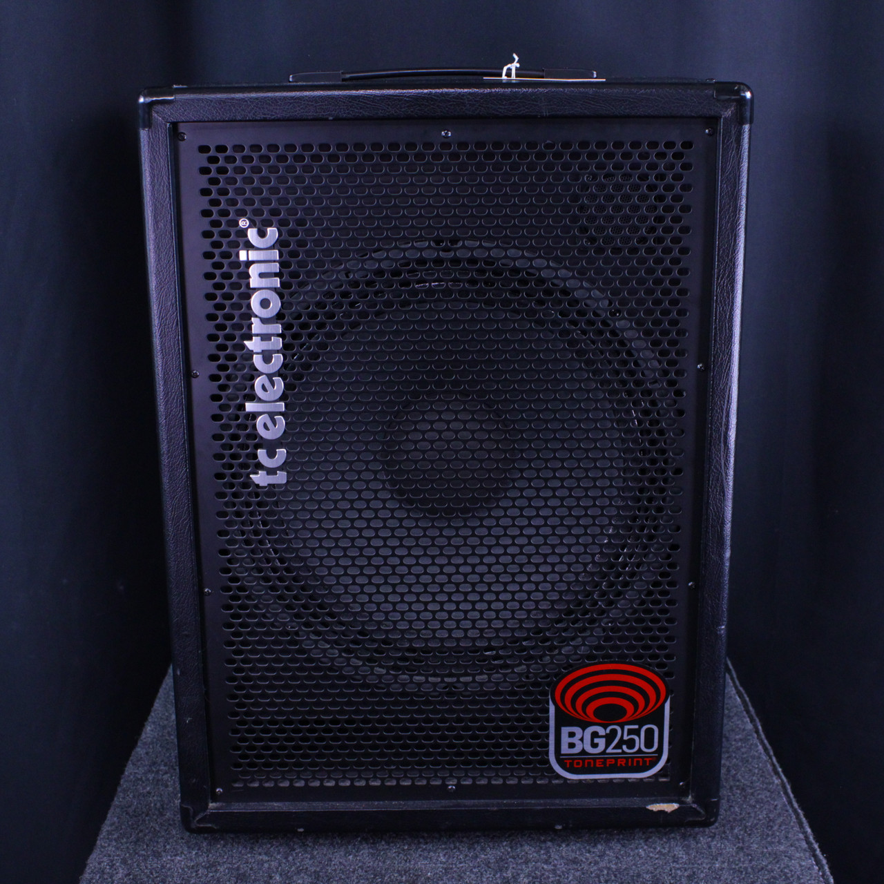 Used TC Electronic BG250 BASS COMBO 1 x 15 Bass Combo Amplifier 1 x 15