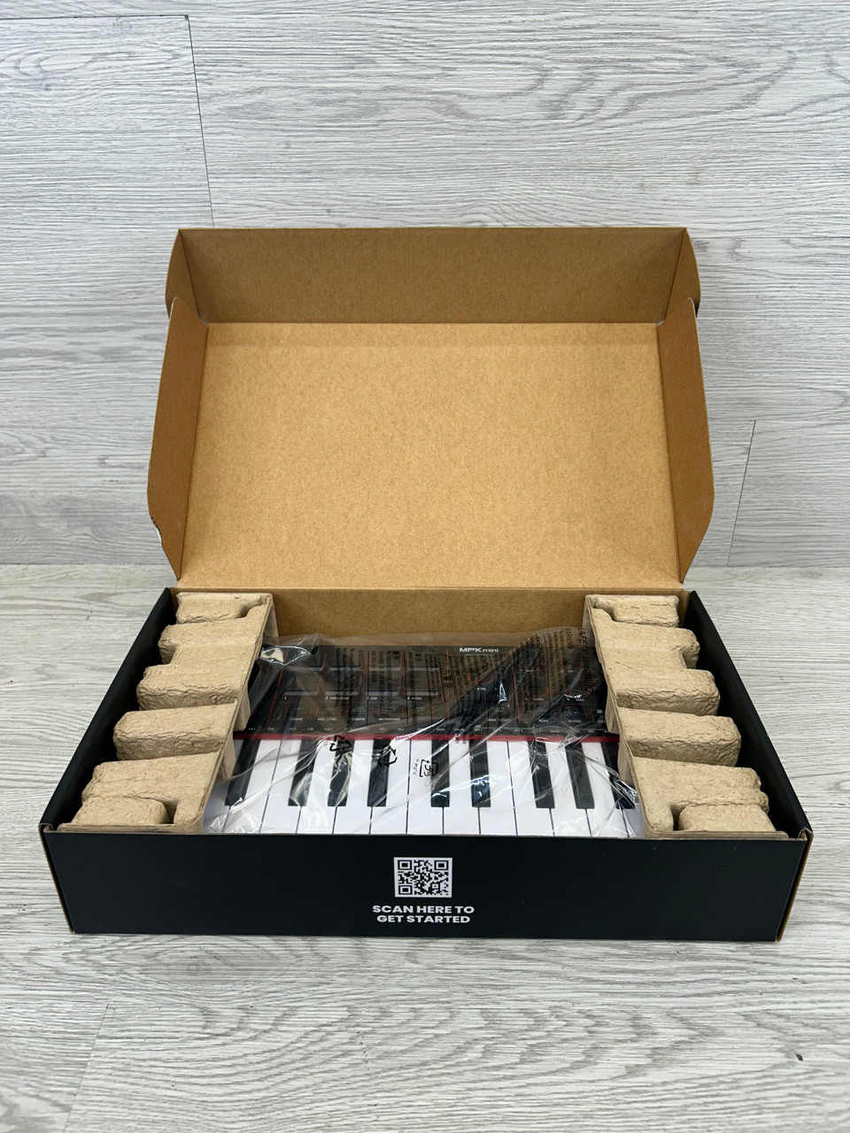 Used Akai MPK MINI IV W/BOX 25-Key Controller 25-Key