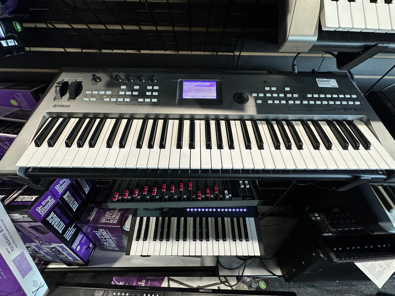 Used Yamaha MM6 PORTABLE SYNTH 61-Key Keyboard 61-Key