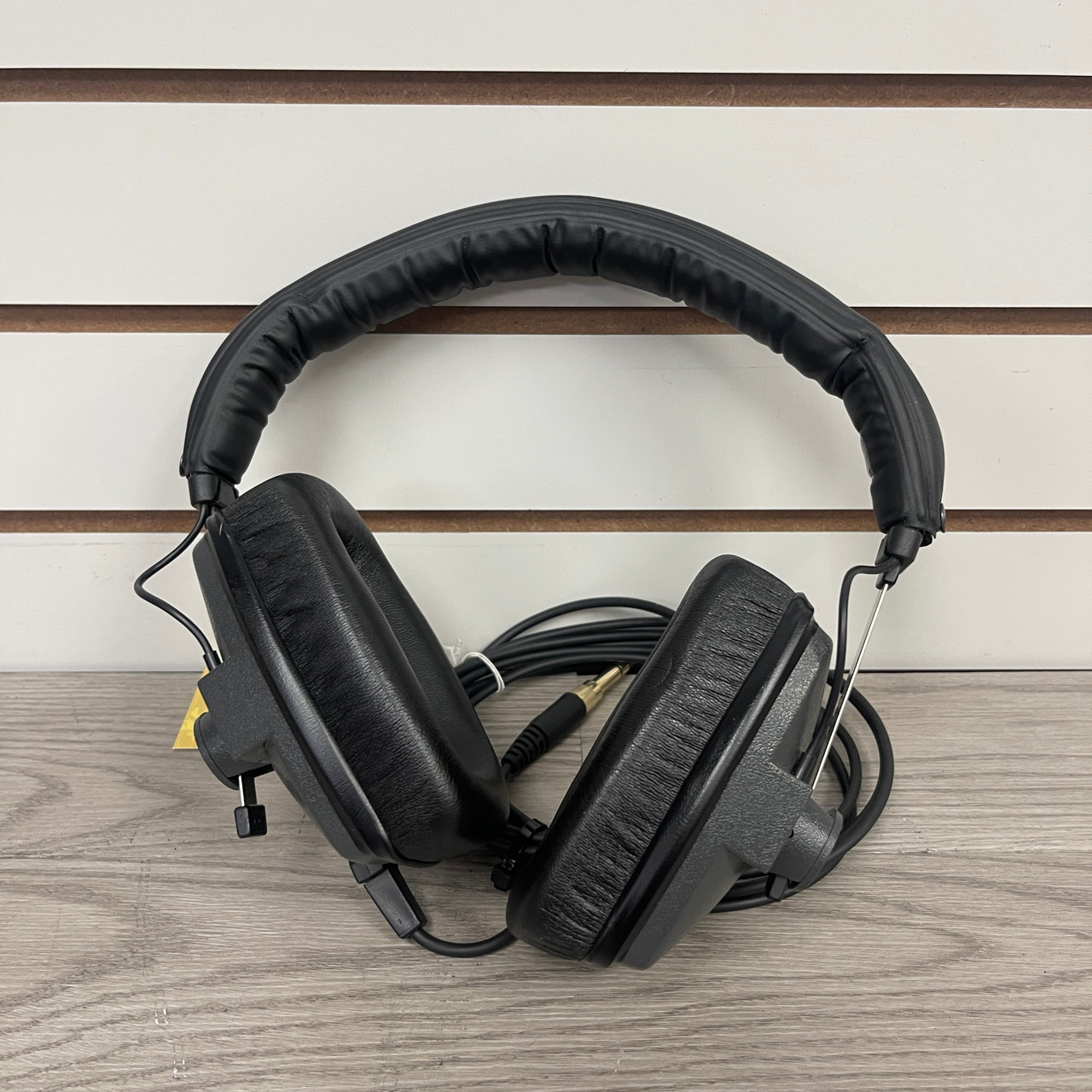 Used BEYERDYNAMIC DT150 Headphones