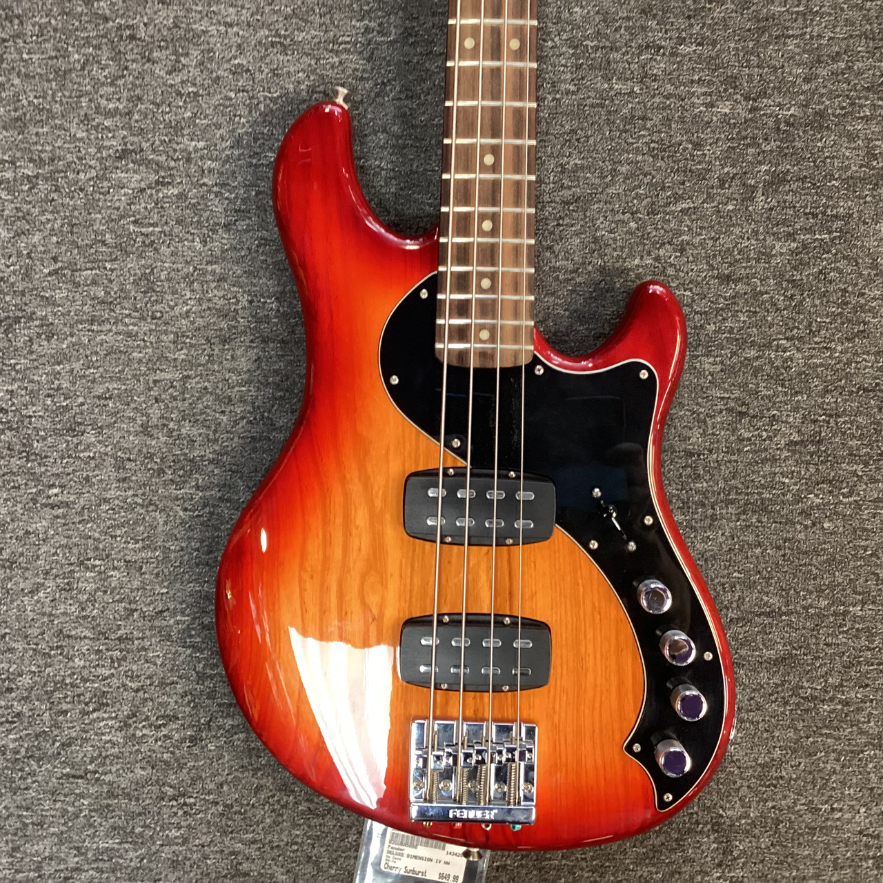 Used Fender DELUXE DIMENSION IV HH Bass Guitar Cherry Sunburst 4