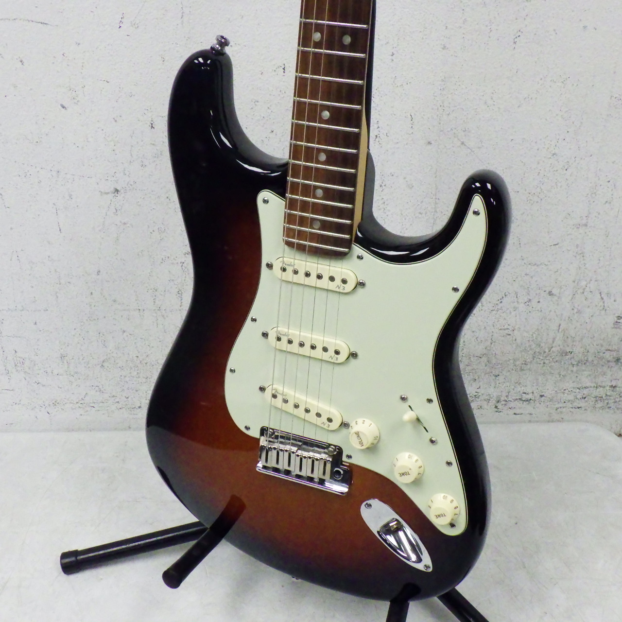 fender american deluxe stratocaster tobacco sunburst Used 6-String 40042-S000271866 with Fenders modern playing American Deluxe Ash Stratocaster. Fender American Deluxe Stratocaster QMT