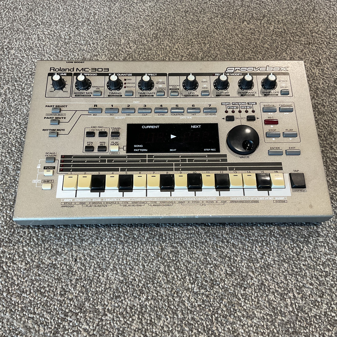 Used ROLAND MC-303 GROOVEBOX