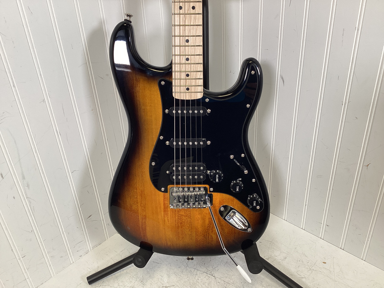 squier tobacco sunburst Used Squier AFFINITY STRAT HSS S Type Electric Guitar Tobacco Sunburst  6-String 40107-S000157679