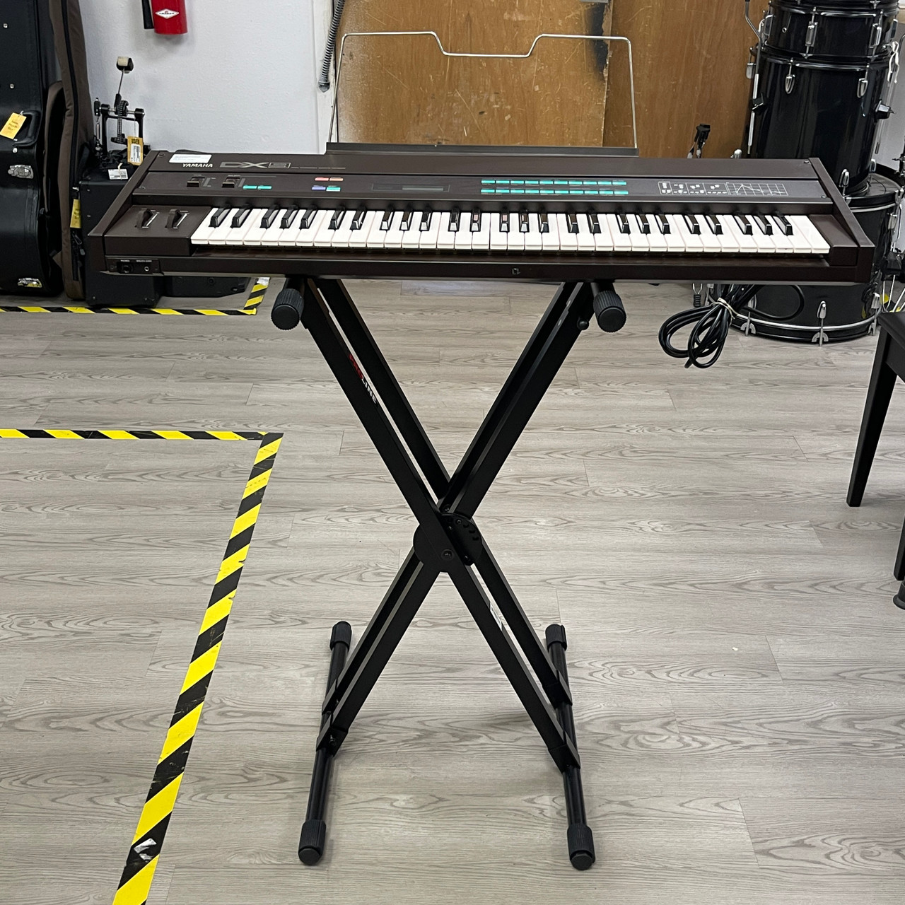 Used Yamaha DX9 W/CASE/PEDALS Vintage 61-Key Synthesizer 61-Key