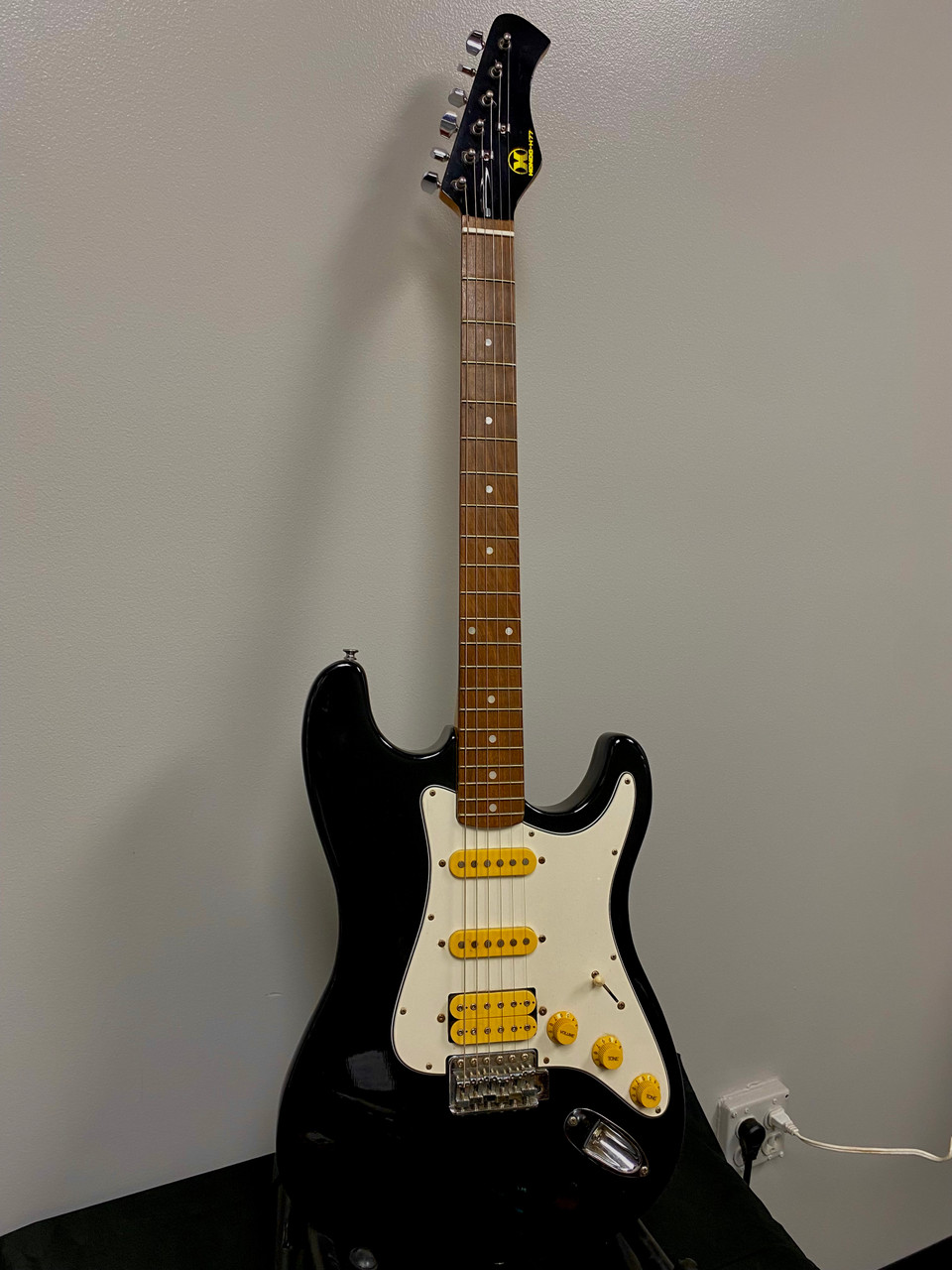 Used Hondo H77 Vintage S Type Electric Guitar Black 6-String