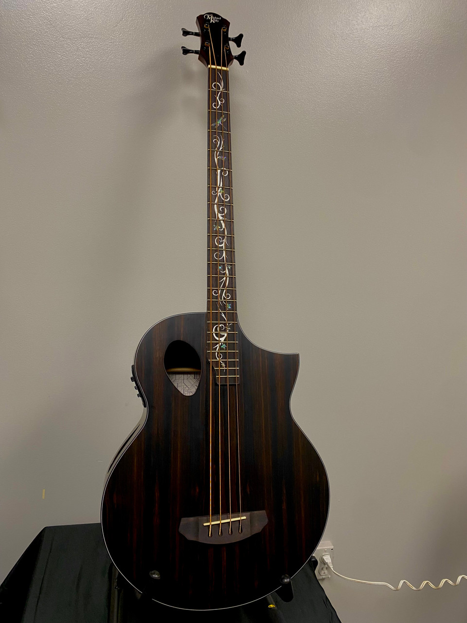 Used Michael Kelly MKD4SJESFS DRAGONFLY 4 PORT Acoustic Bass