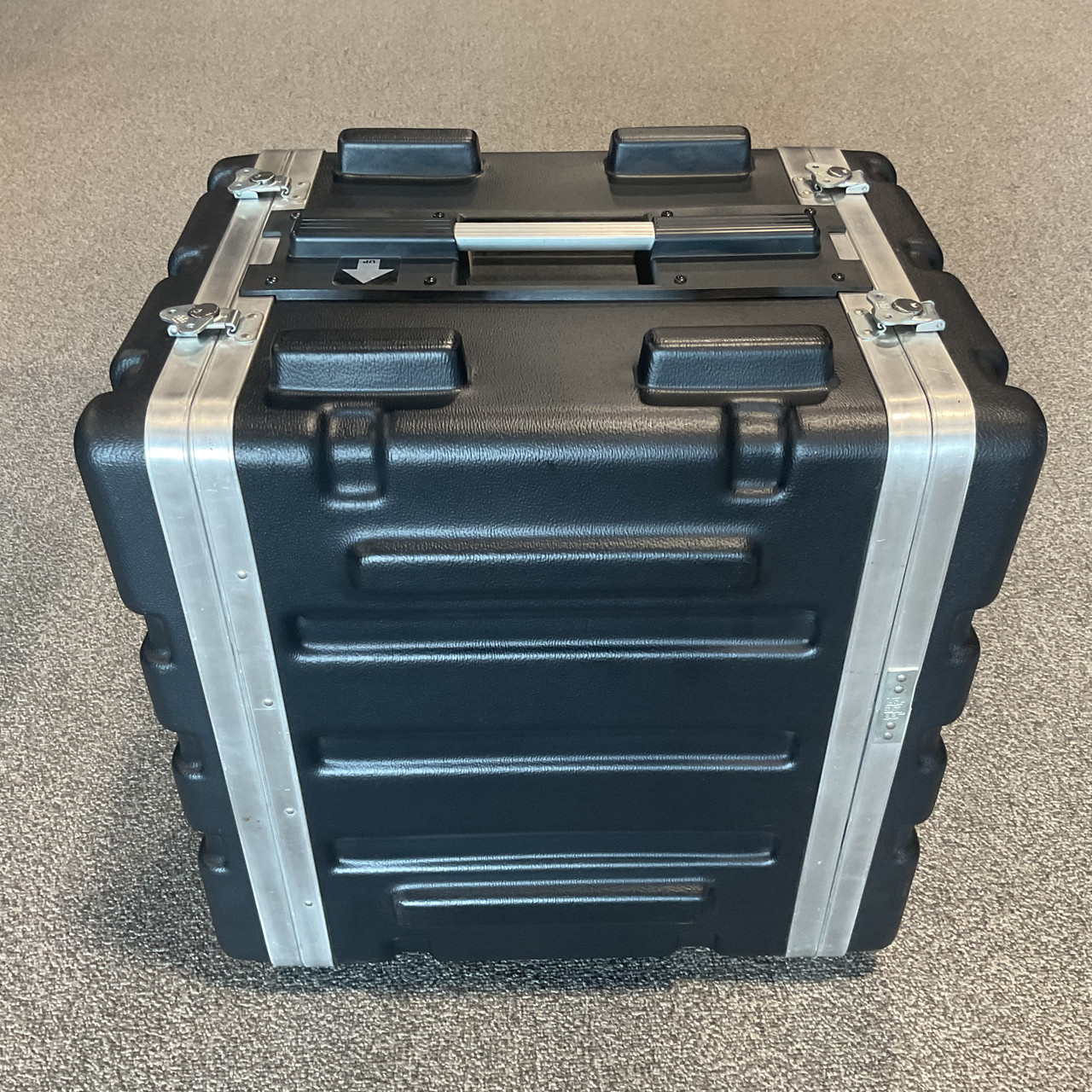Used SKB 8U RACK CASE