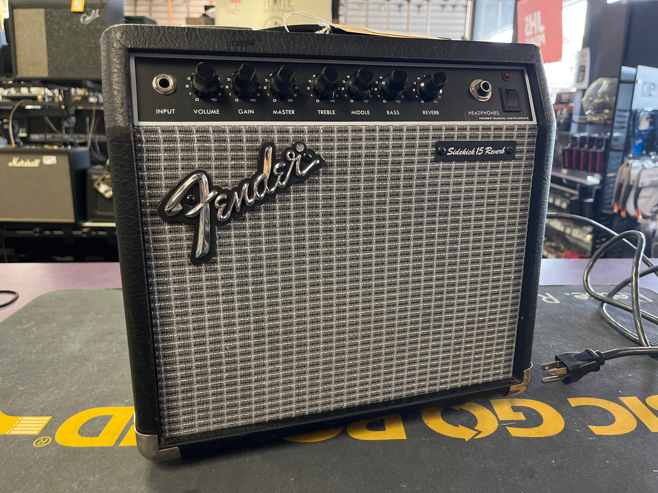 Used Fender SIDEKICK 15 REVERB 1 x 8 Solid State Amplifier 1 x 8