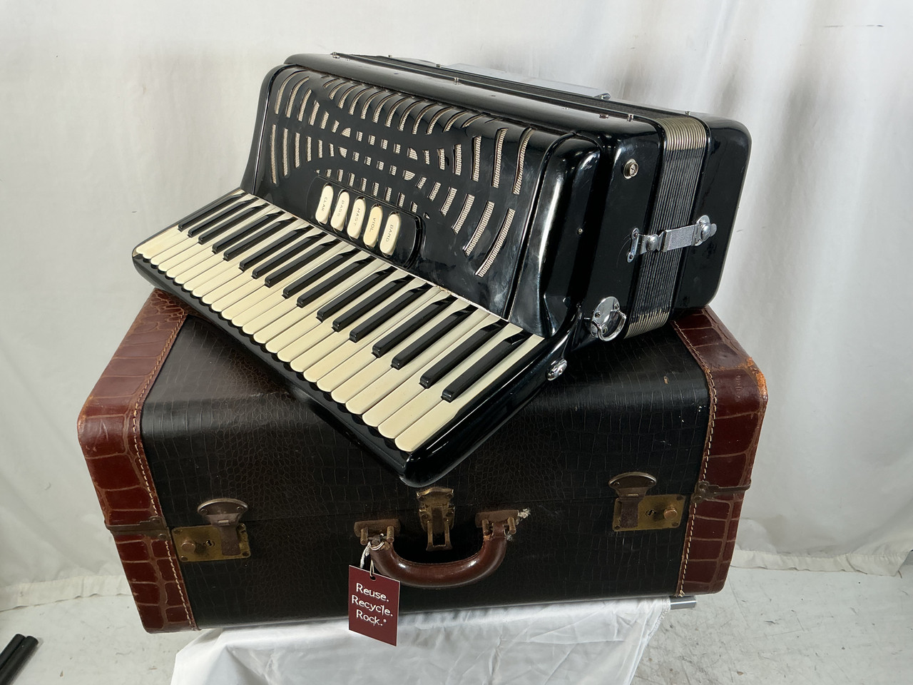 Used FULLY SERVICED CASTELFIDARDO ACCORDION Accordion