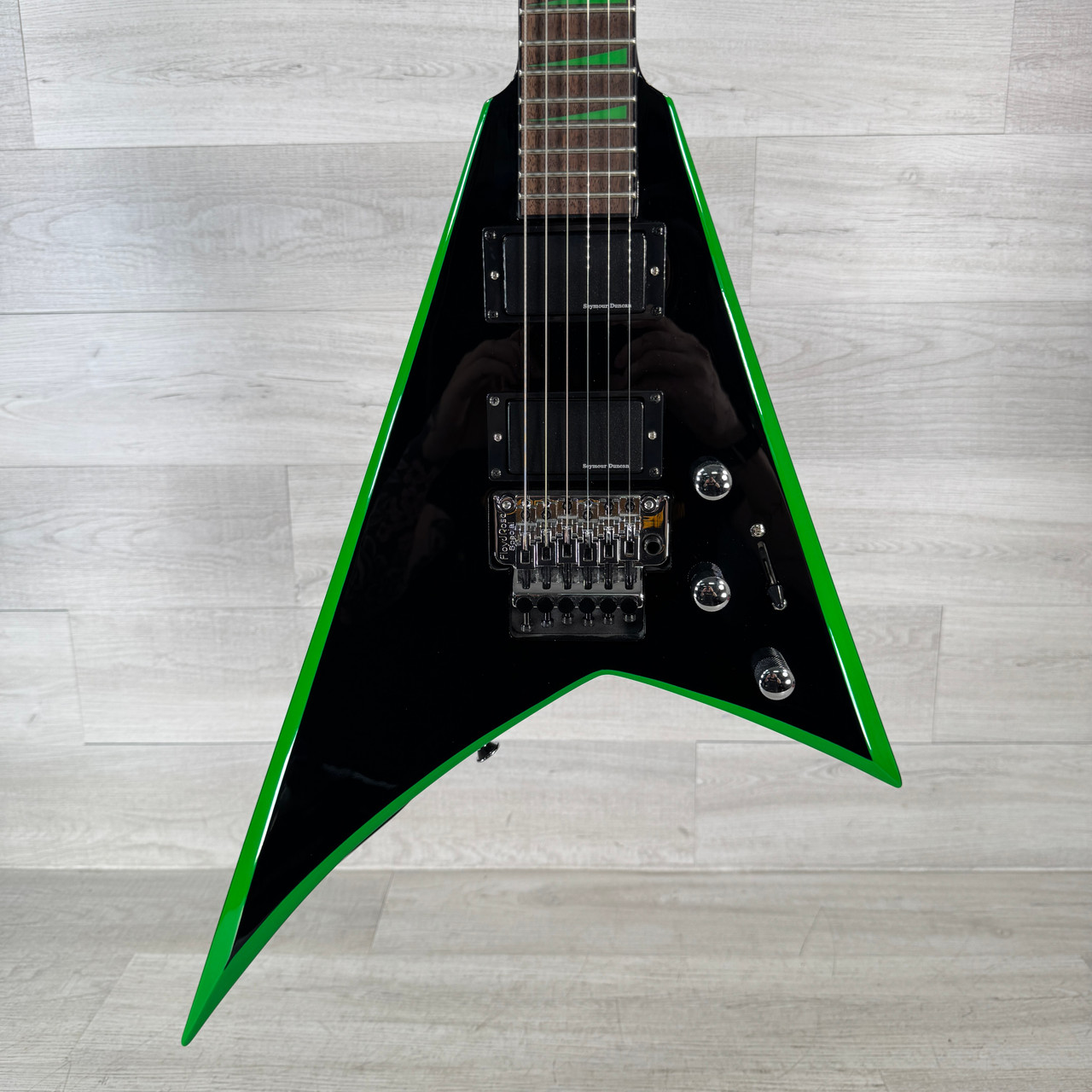 Used Jackson X Series Rhoads RRX24 - Black with Green Bevels