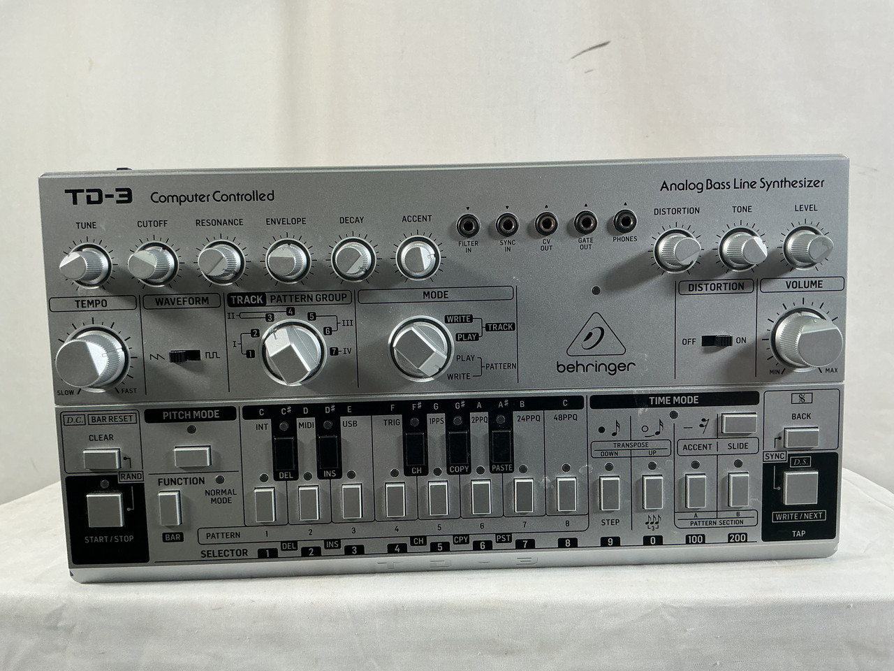 Used Behringer TD-3 Compact Synthesizer Compact