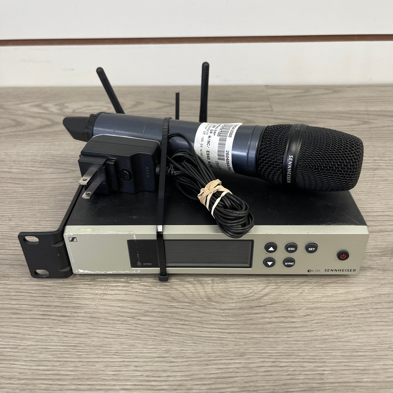 Used Sennheiser EM 100 G4 W/AC/E945 WIRELESS MIC Pro Sound Product