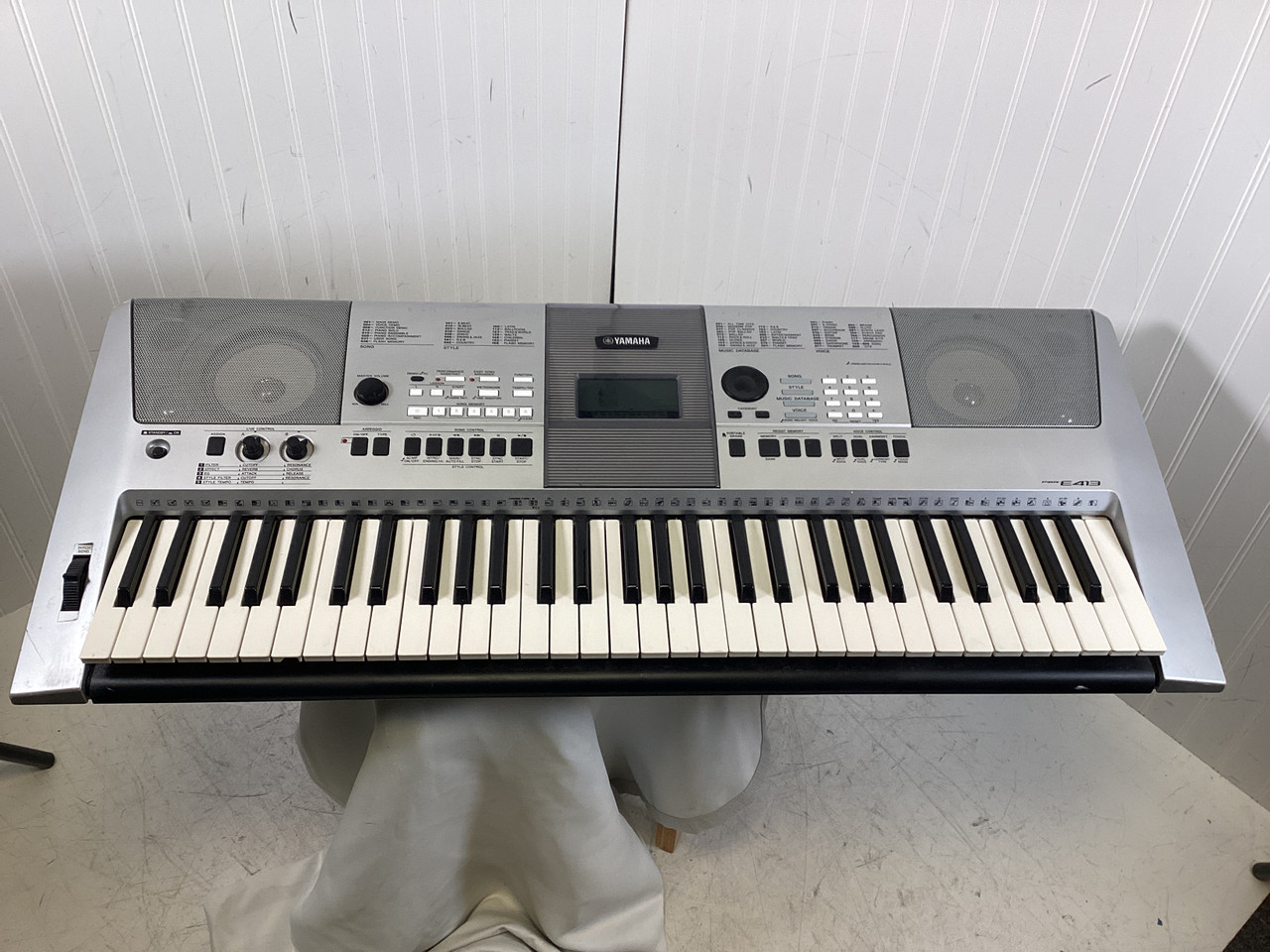 Used Yamaha PSR-E413 61-Key Keyboard 61-Key