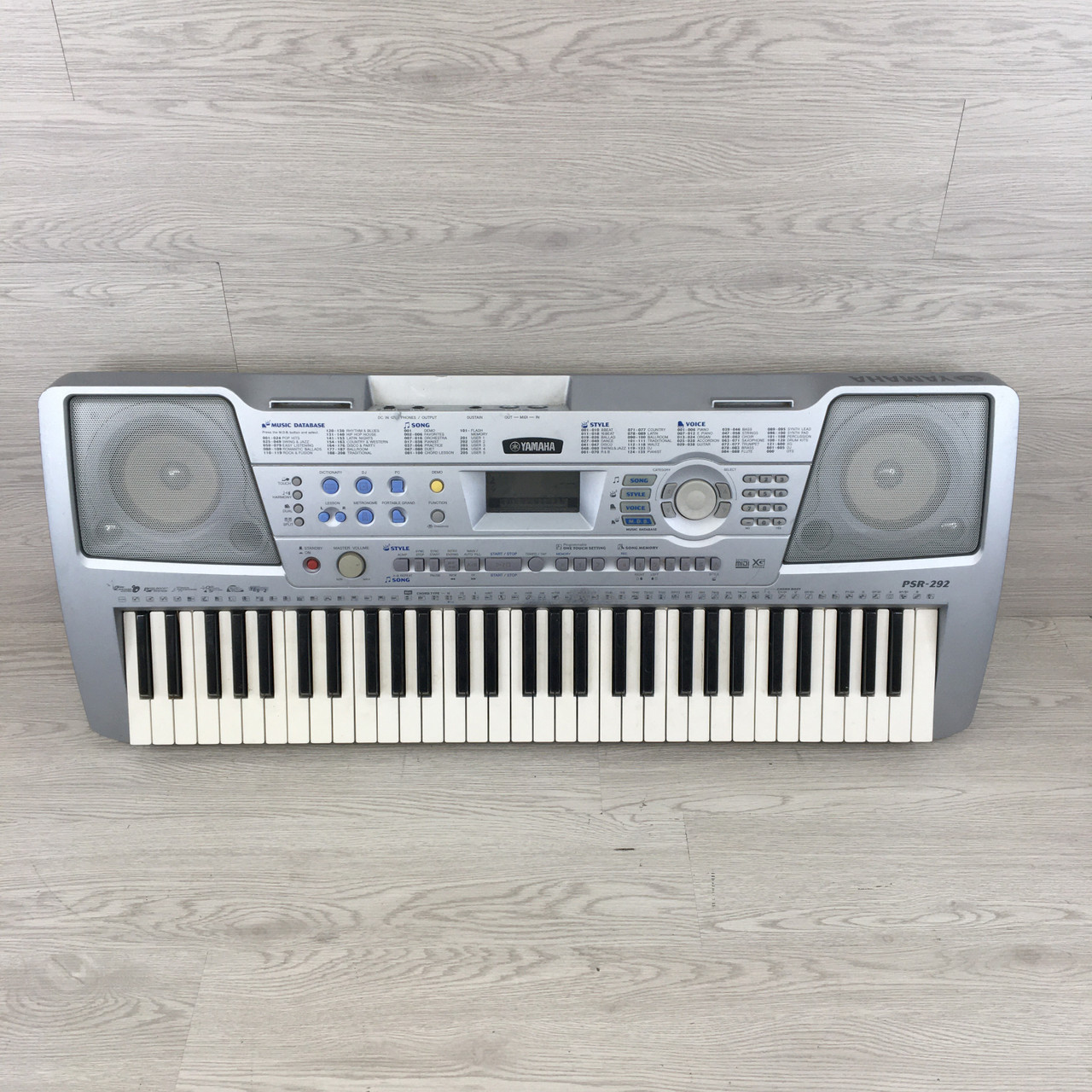 Used Yamaha PSR-292 61-Key Keyboard 61-Key