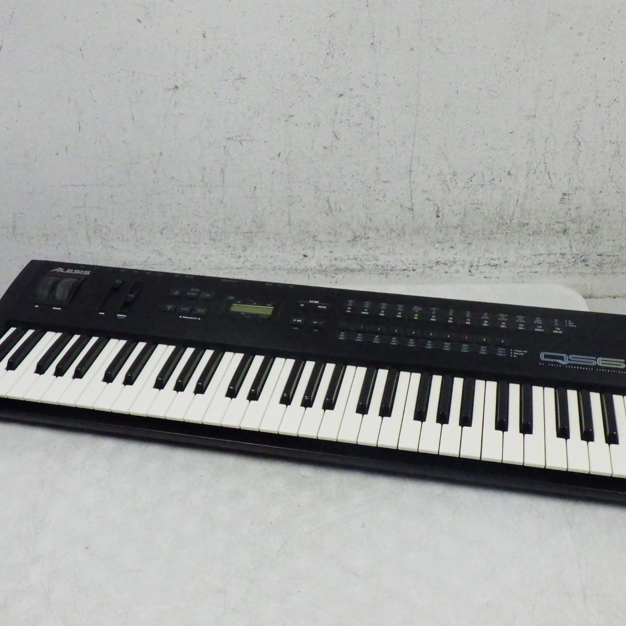 Used Alesis QS6.1 SYNTHESIZER 61-Key Synthesizer 61-Key