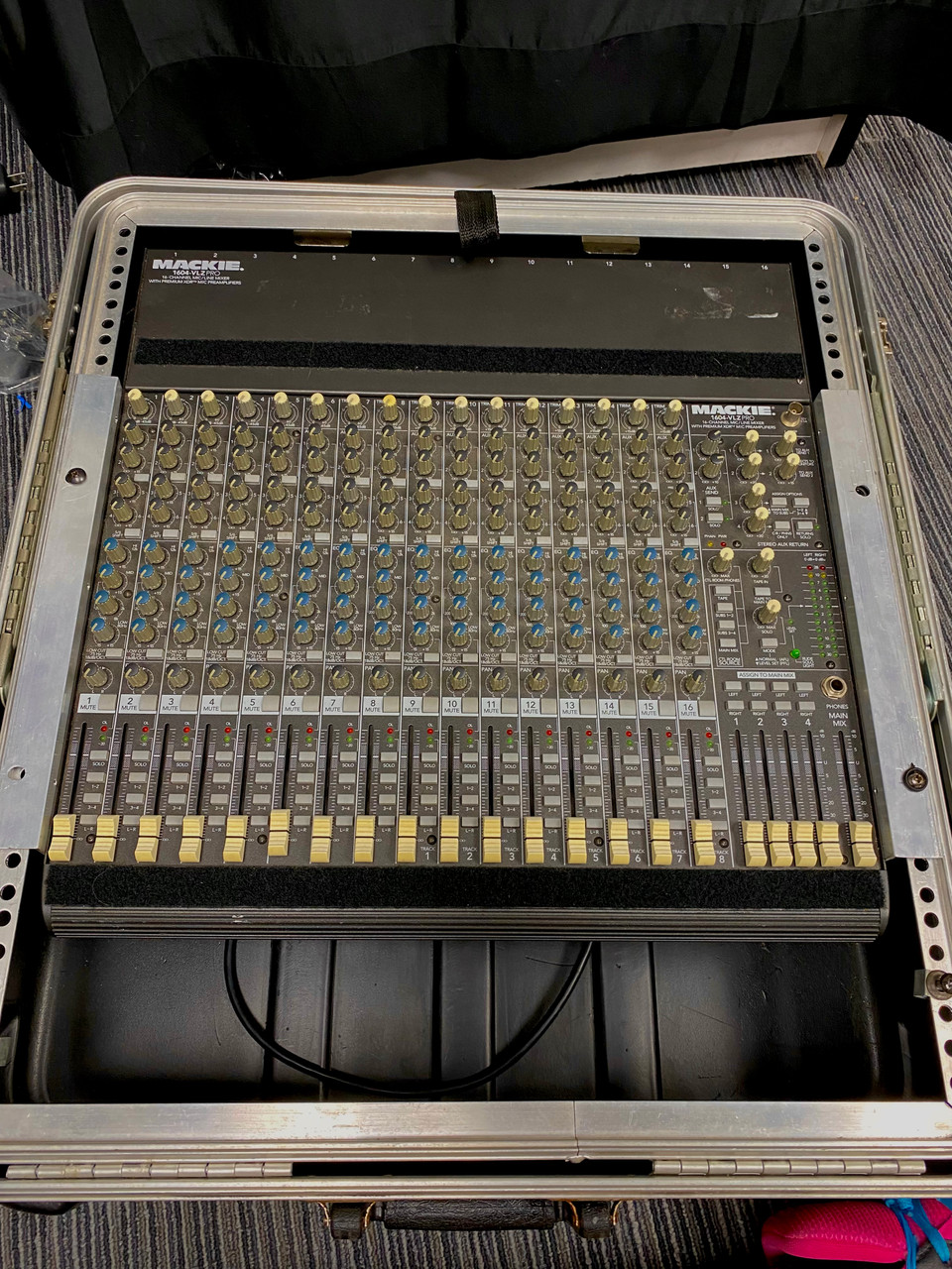 Used Mackie 1604-VLZ PRO Rackmount Mixer