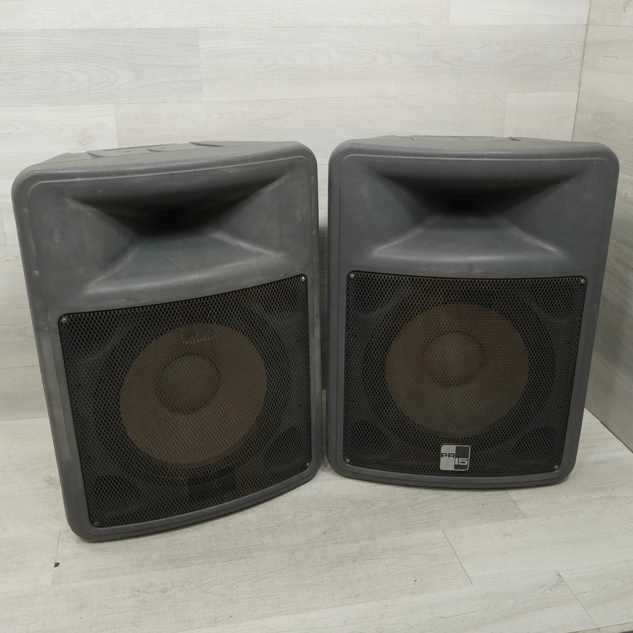 Used Peavey PR15 Passive Full Range Speaker Cabinet