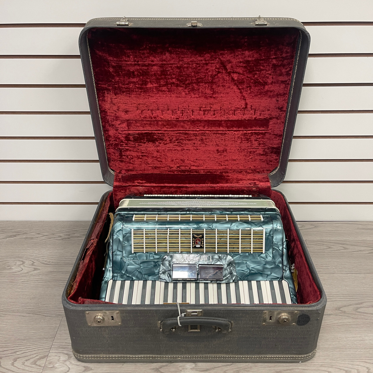Used Camerano M 487/37 Accordion