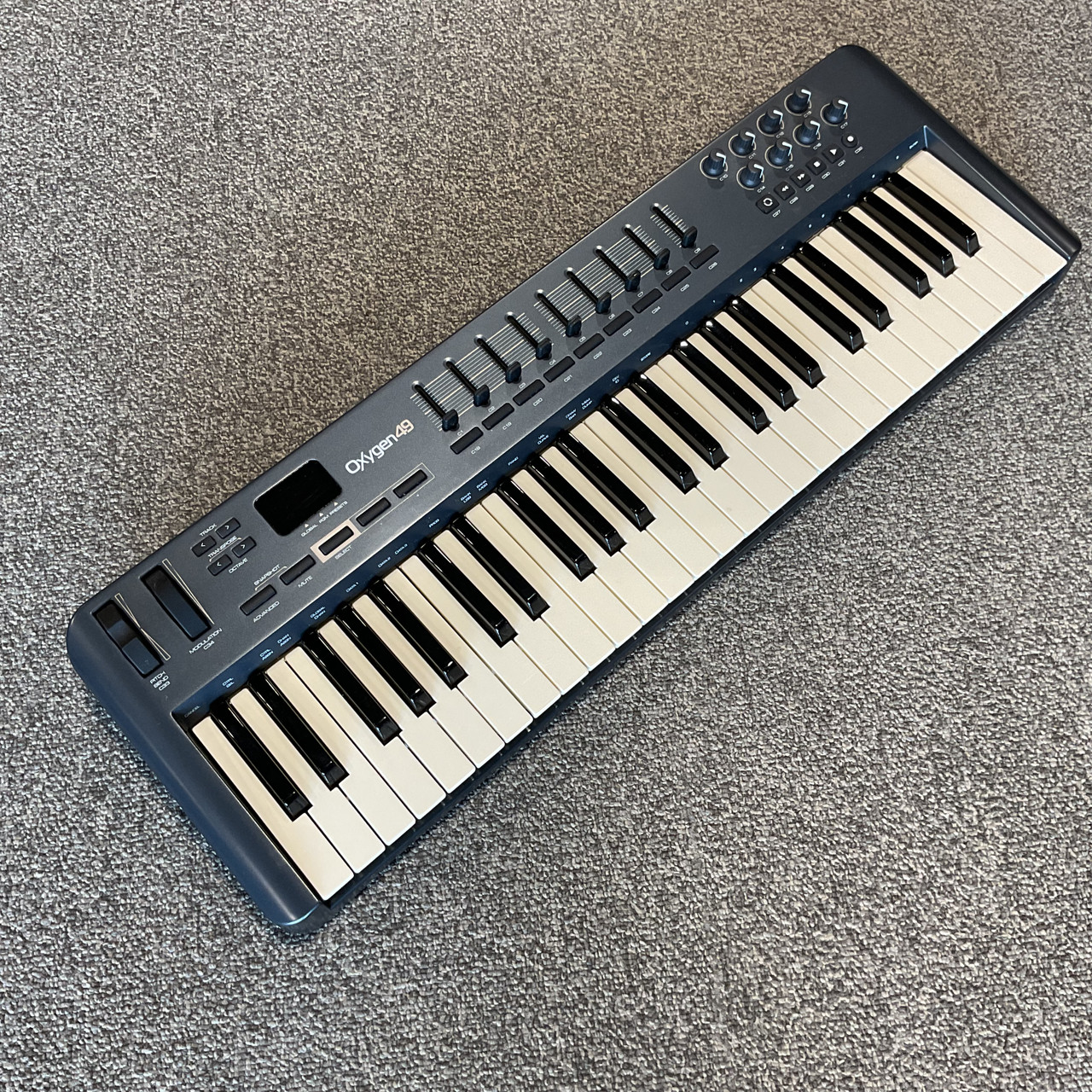 Used M-AUDIO OXYGEN 49