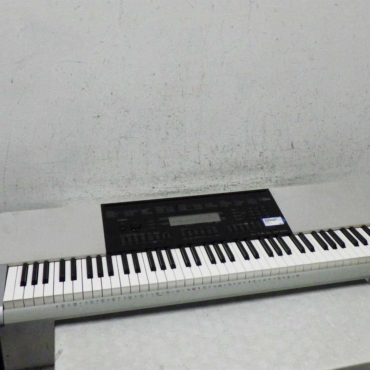 Used Casio WK-220 76-Key Keyboard 76-key