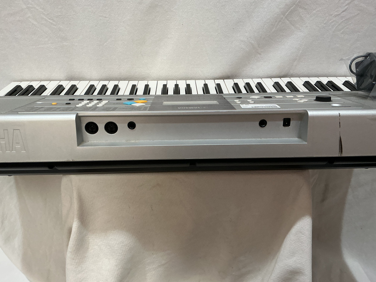 Used Yamaha PSR E323 61-Key Keyboard 61-Key
