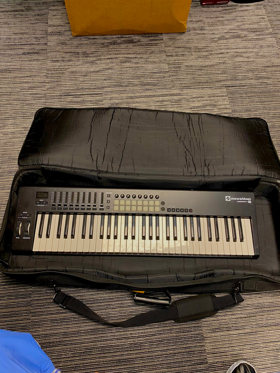 Used Novation LAUNCHKEY 61 61-Key Controller 61-Key