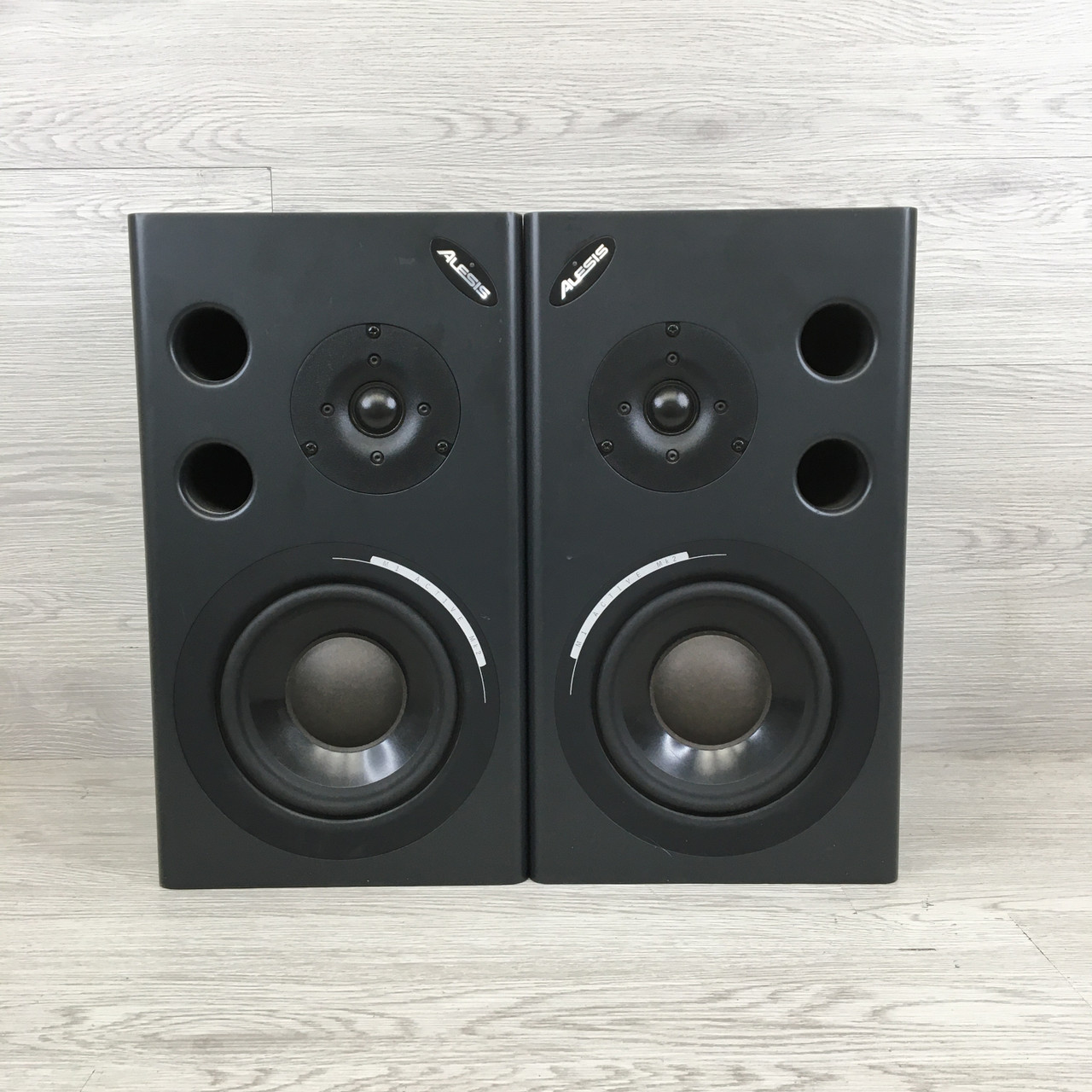 Used Alesis M1 ACTIVE MKII -PAIR Powered Studio Monitor